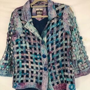 Yak Magik medium, 100% silk jacket
Unusual lattice chic design.